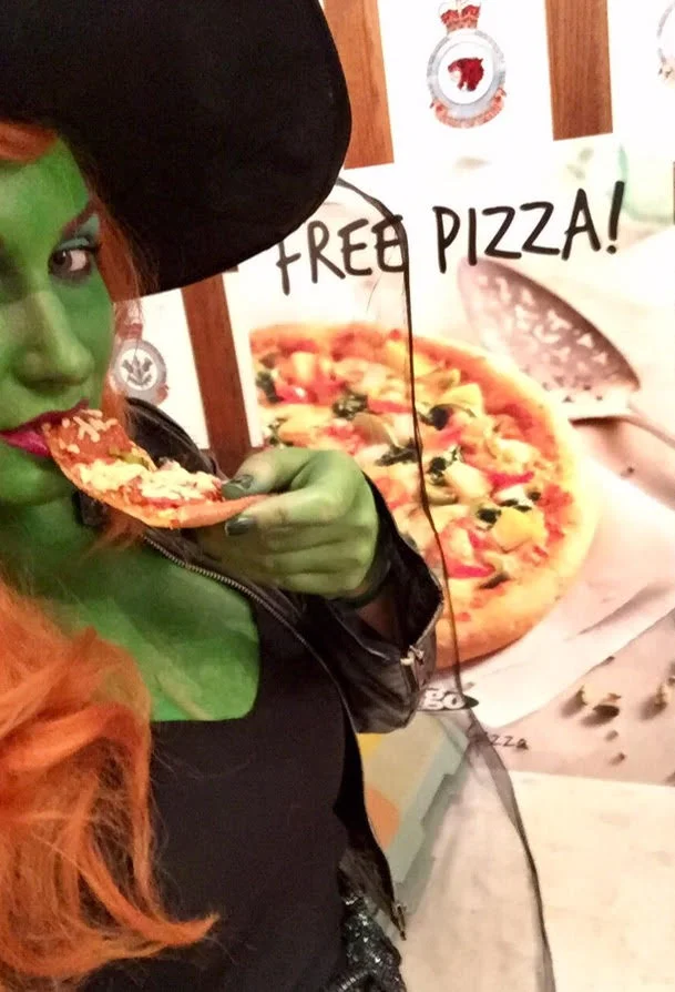 Yummy Vegan Pizza compliments of Panago Pizza . Photo by: UNIVERSEOFÁLI .