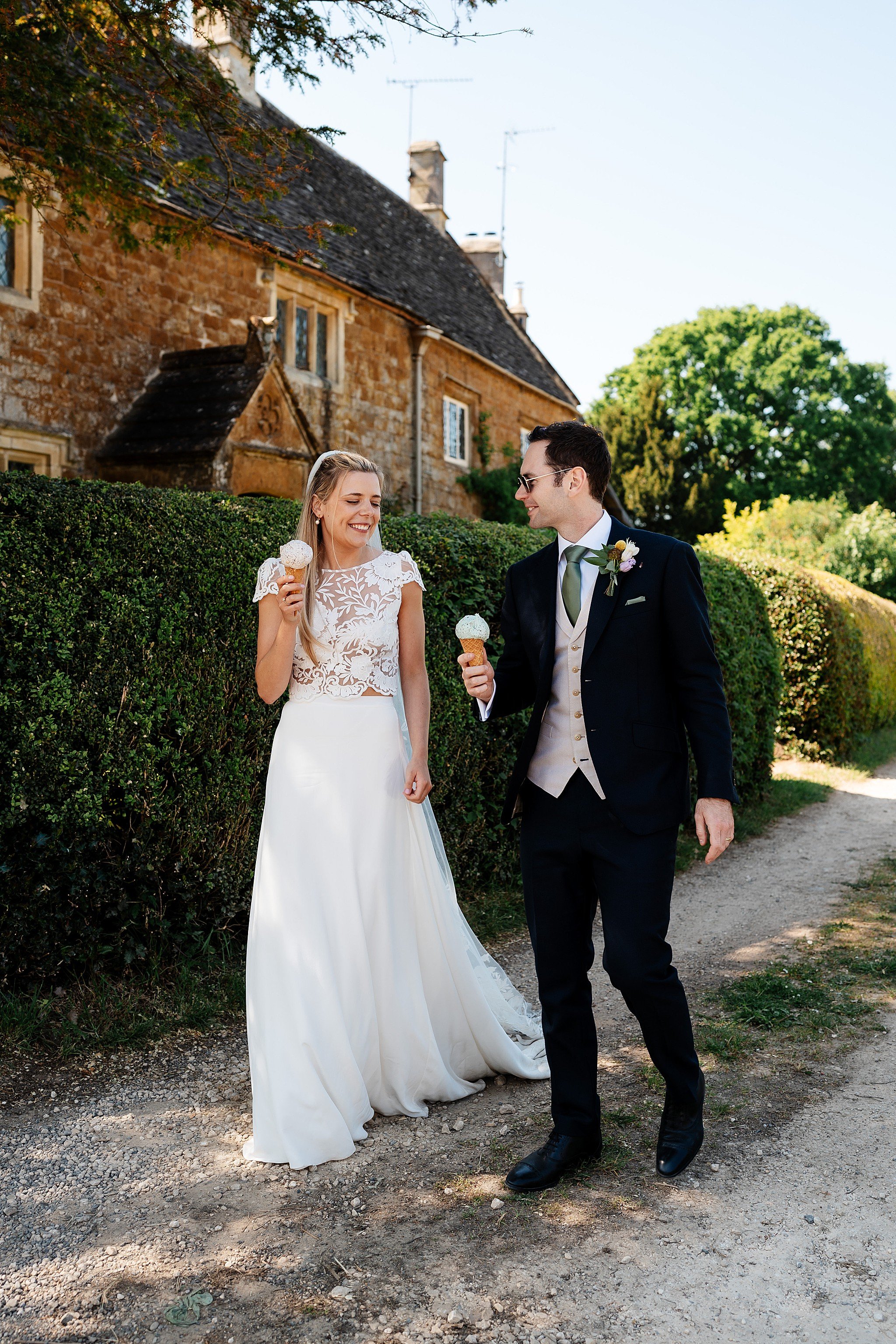 Cotswolds wedding photography at Leys Farm, Swerford.