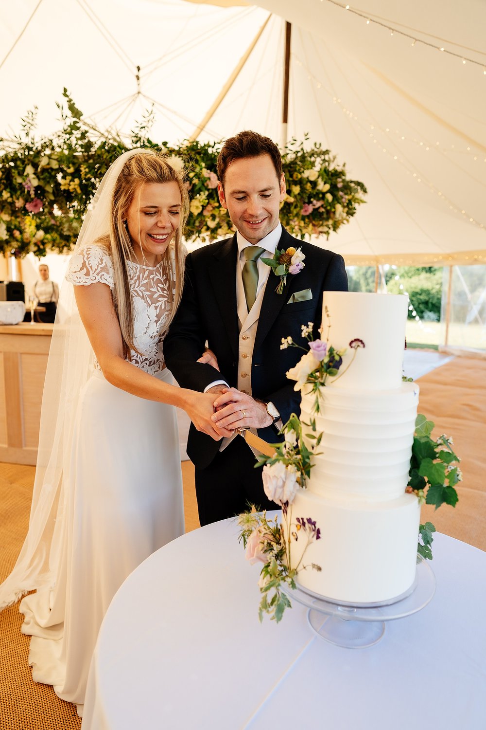 Cotswolds wedding photography at Leys Farm, Swerford.