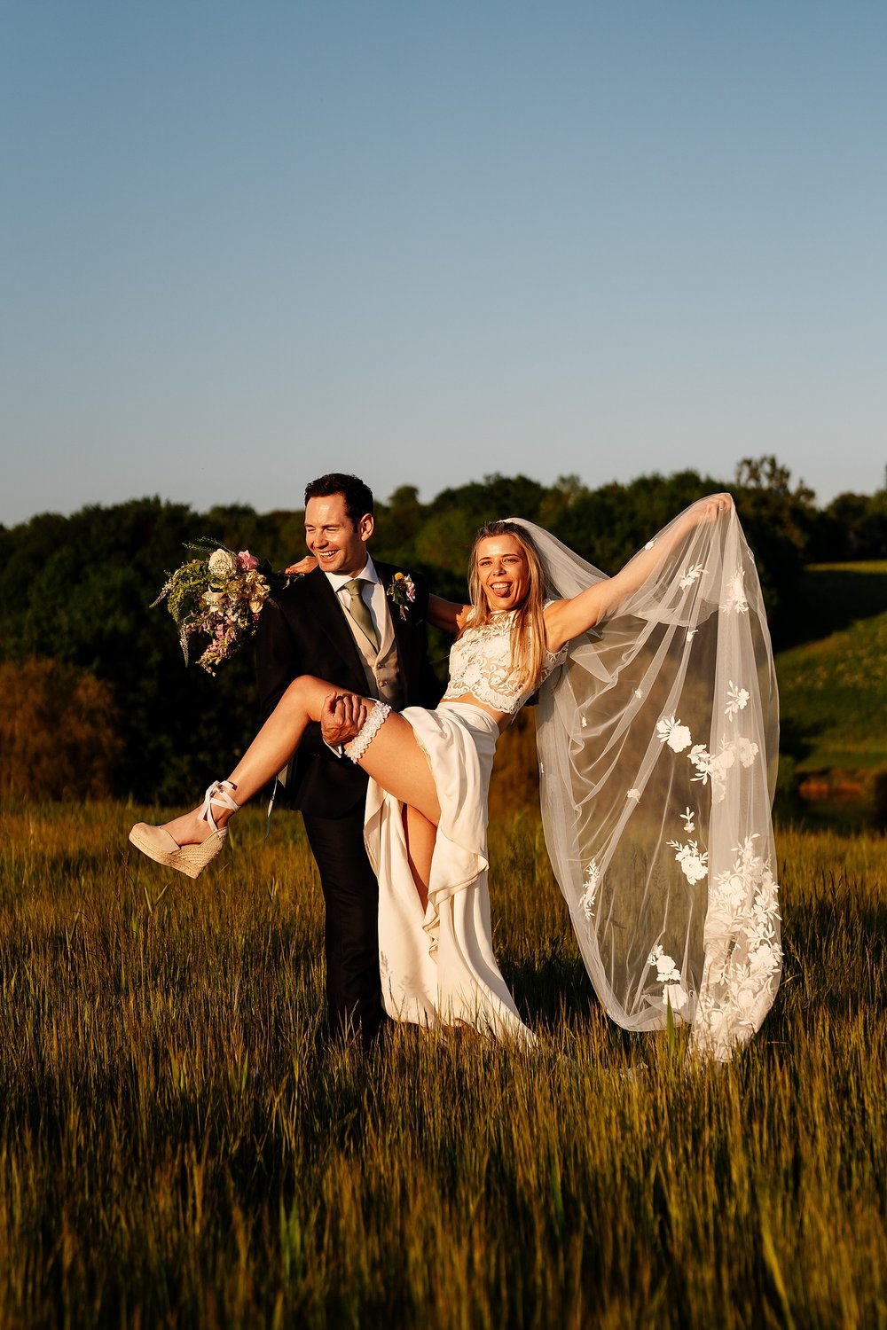 Cotswolds wedding photography at Leys Farm, Swerford.