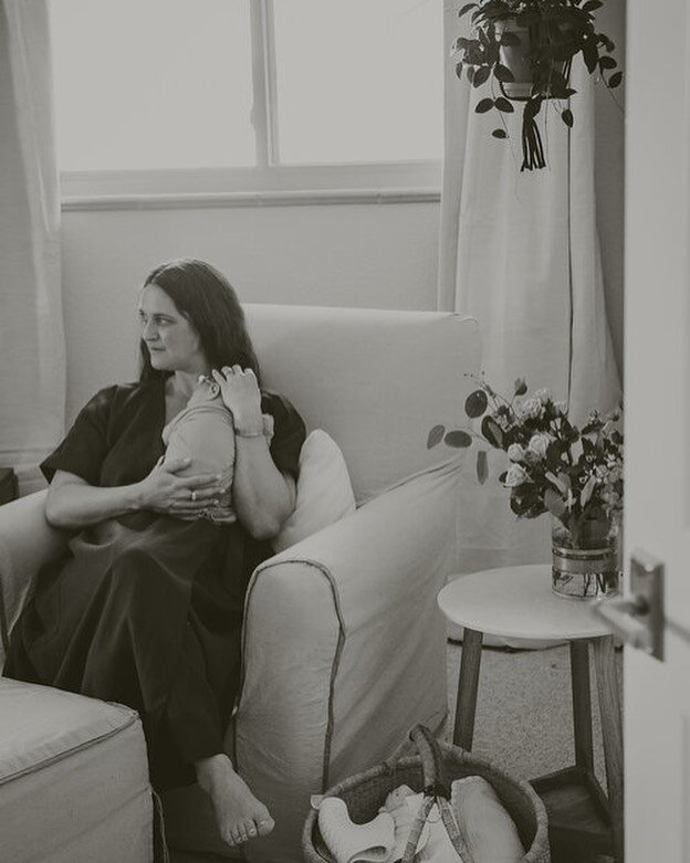 I just published a personal post on my Journal, a first birthday letter to Lane about her birth and first days of life. Visit the link in profile if you are interested. . .
This capture by @lizfendellphotography is one of my most favorites. I see the