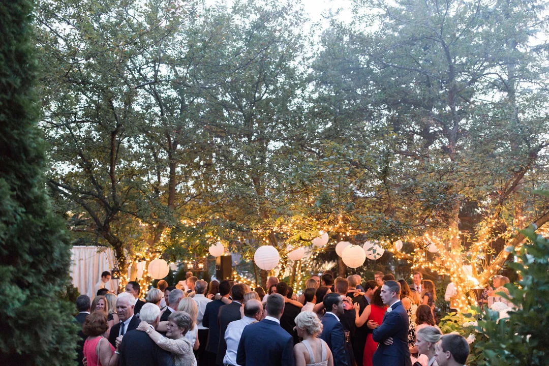 taylormarieparker_michiganweddingphotographer_oliviaanddrew_party.jpg