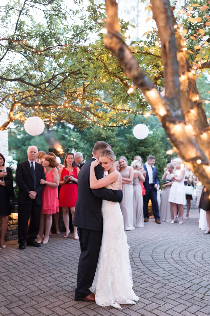 taylormarieparker_michiganweddingphotographer_oliviaanddrew-daddydance2.jpg
