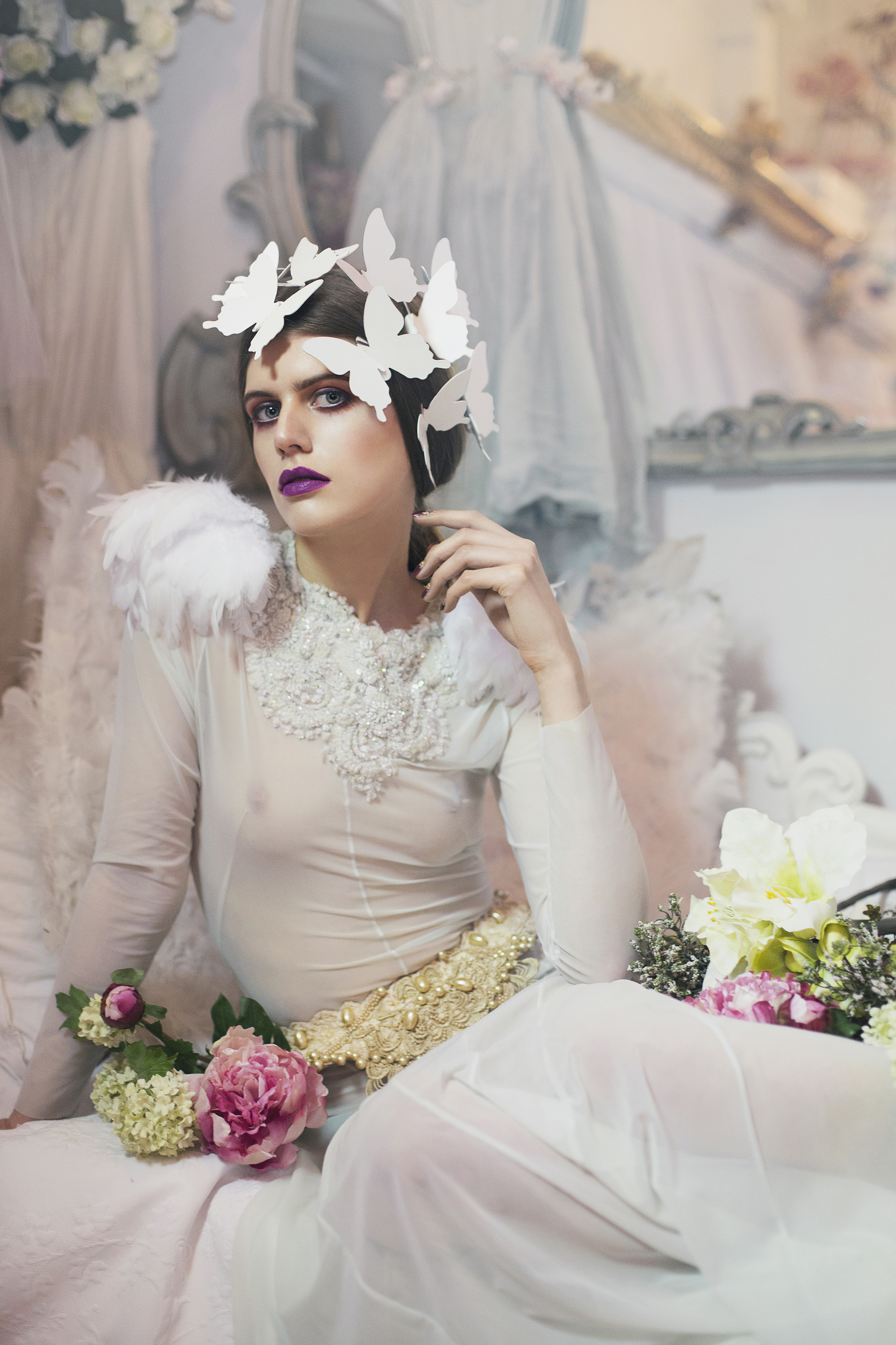 Dress: Sian Whitefoot , Belt: Velvet Eccentric , Feather shoulder pieces: Rouge Pony 