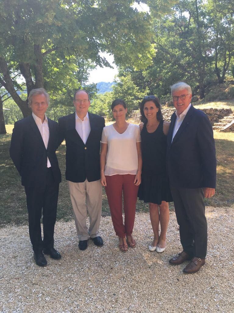 PDG de Guerlain - Laurent Boillot, SAS Le Prince Albert II de Monaco, Sandrine Sommer - Directrice du Développement Durable de Guerlain, et Thierry Dufresne - Président Fondateur de l'OFA.