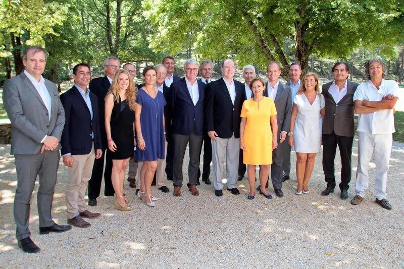 Le couple initiateur de ce projet, Thierry et Soizic Dufresne entourés par SAS le Prince Albert II de Monaco et les intervenants de cette journée de lancement avec les principaux partenaires.