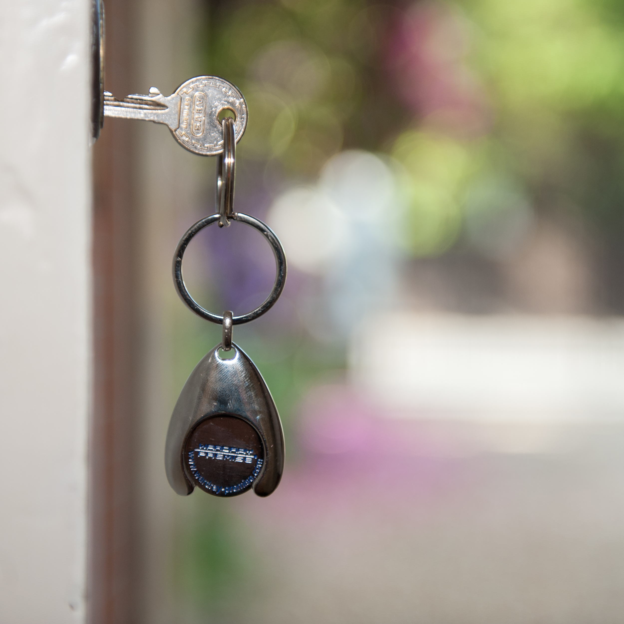 Wishbone metal keyrings.