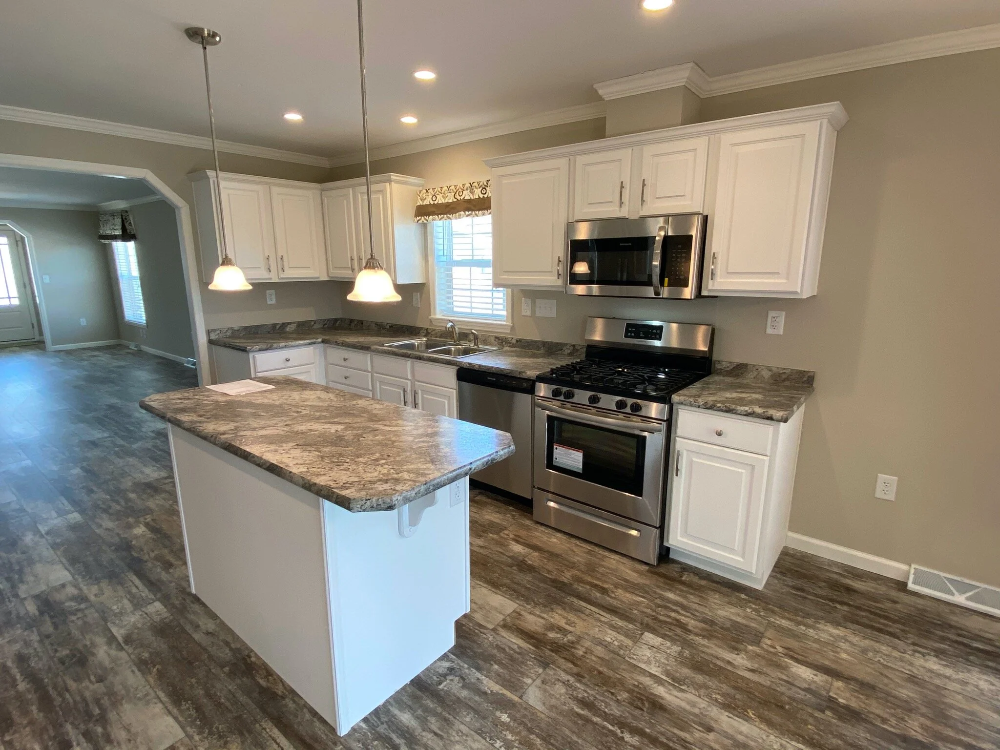 104 Glenridge Drive - 9 of 15.jpeg