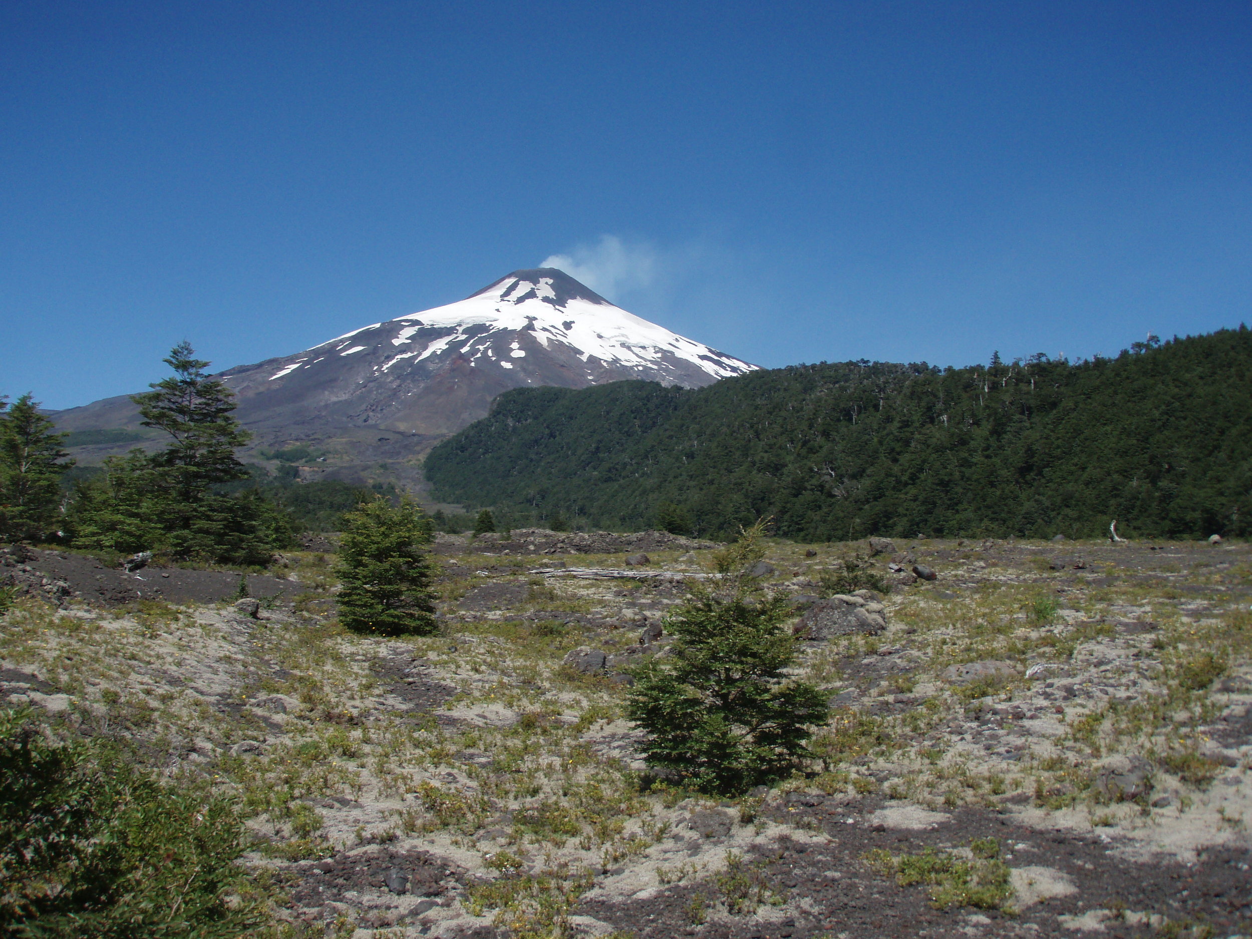 Villarrica Volcano, Chile - MTU seismo-acoustic field campaign - March 2011