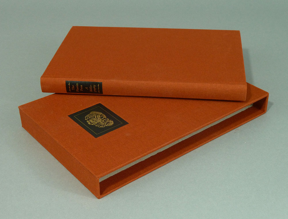  Binding and slipcase of special edition. 