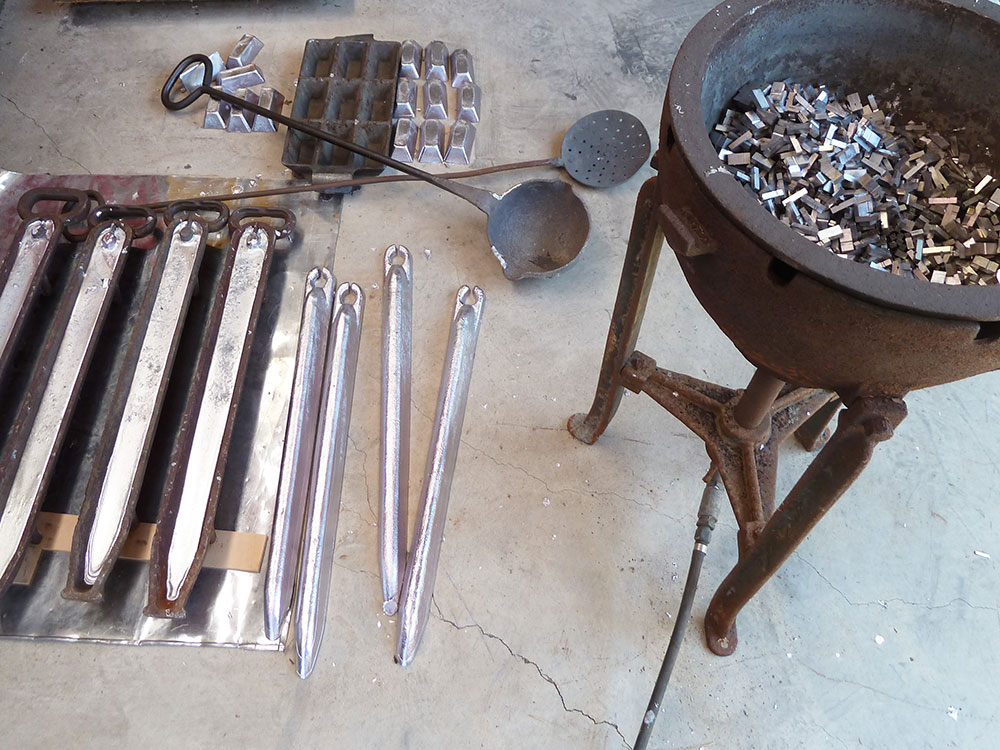  Out with the old, in with the new. Recycling is alive and well at Patrick Reagh Printers. The ancient cauldron, some old type, a propane tank, and voilà! New ingots ready to be turned into beautiful new type. It goes without saying that this beautif