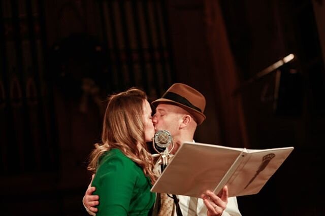 Smootch, but with a script... With @jenhastyness and @bridgecityimprov. Photo by @lucyfotomama. 
#itsawonderfullife #clarencetheangel #georgebailey #jimmystewart #peteronoroti #fakeradio #photo #oldtimeradio #otr #fake #radio #stage #performer #golde