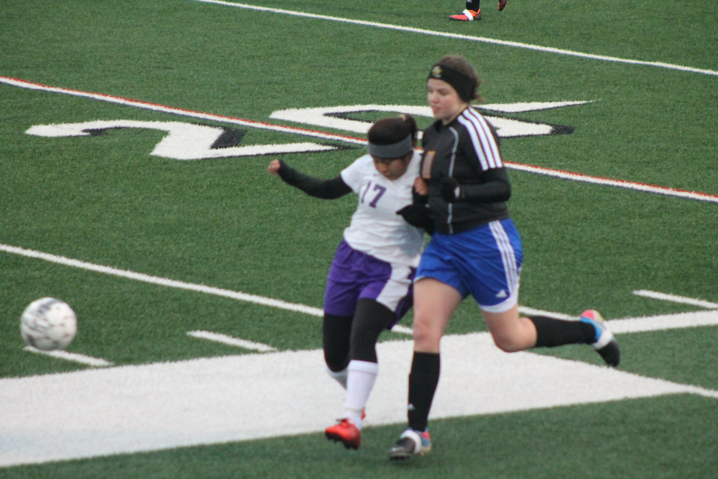 (Photo by Adam Routon) Claire Thompson fighting for position.