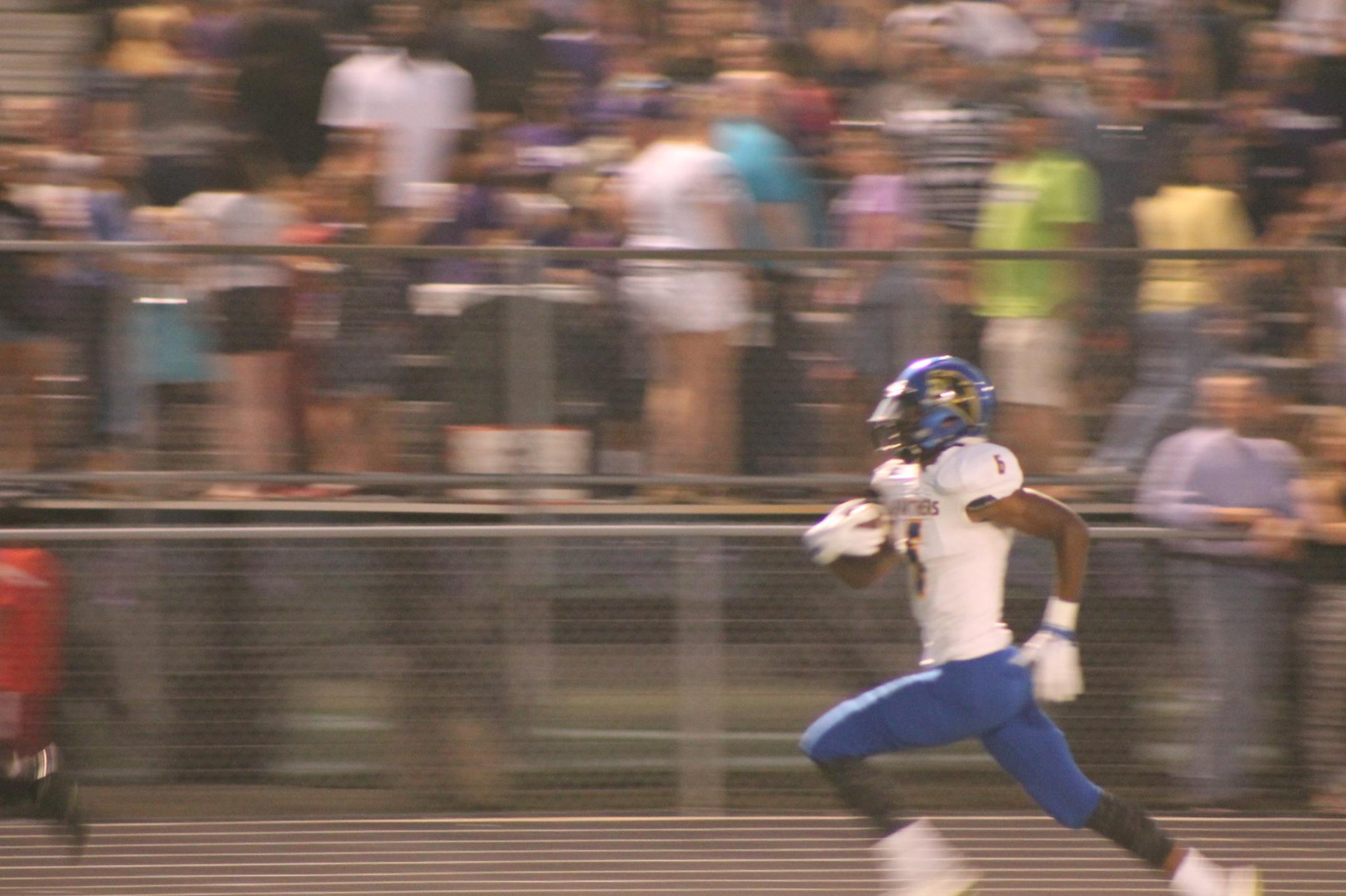 (Photo by Maddy Routon) Julique Franklin with a 98 yard kickoff return for a TD.