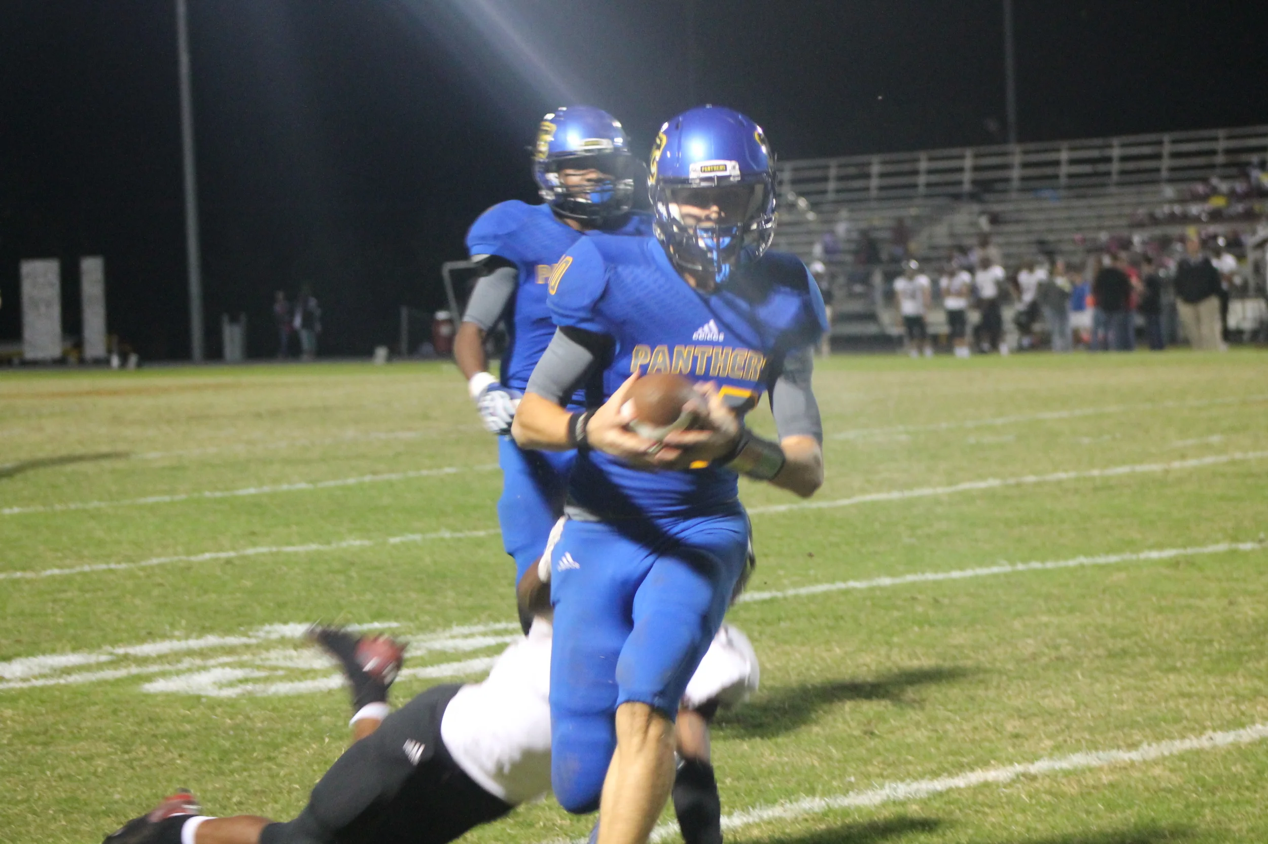 (Photo by Adam Routon) Matt Gibbons with a touchdown run in the second quarter Thursday night.