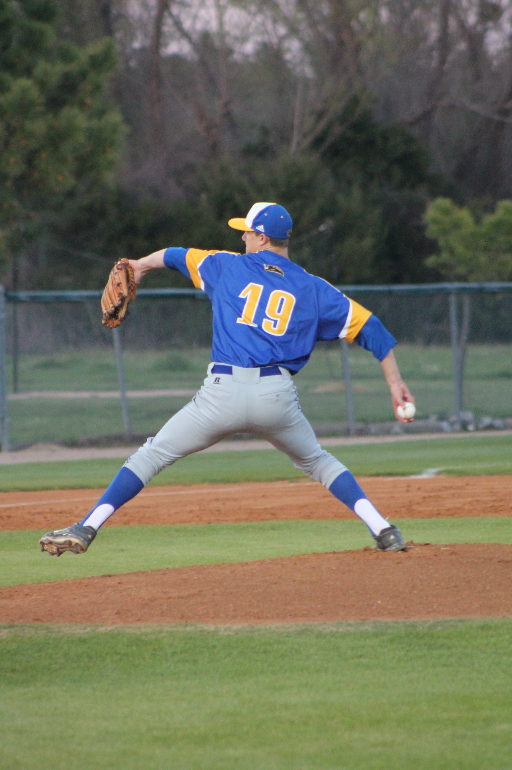 (Photo by Adam Routon) Matt Gibbons about to deliver a pitch Monday night