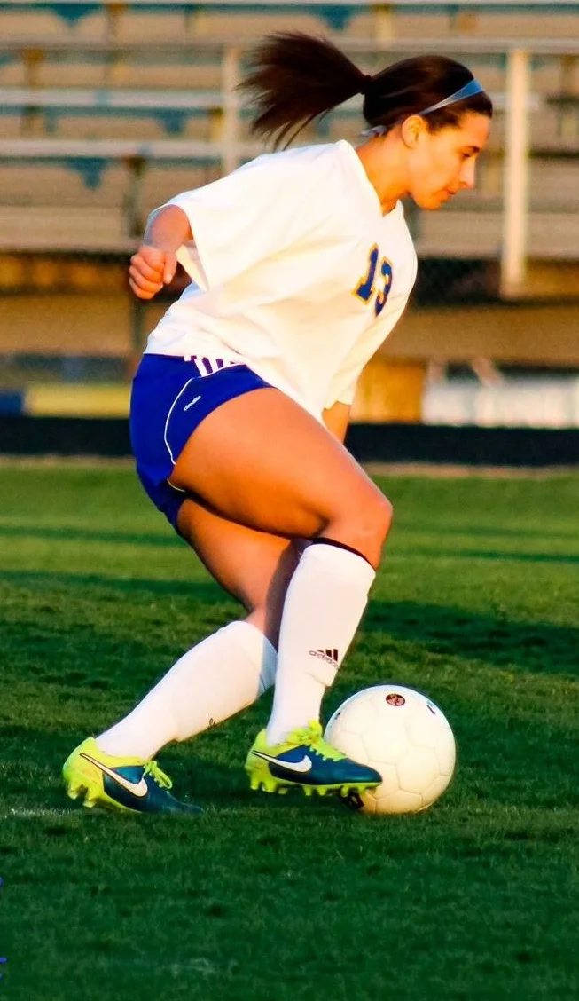 Olivia Reader moving into position