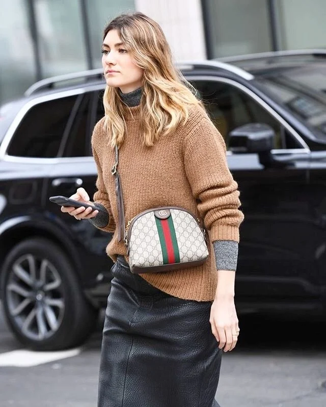 Loving all these colors together in one cozy winter look. ❄️