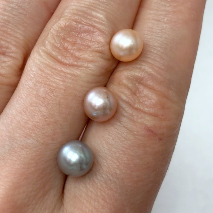 Did you get the color memo on pearls?

Cultured freshwater pearls can be any color of the rainbow... more on the hues of saltwater pearls coming soon in collaboration with @elikopearlco!

In the meantime, SWIPE RIGHT to ooh and ahh over @KristinHanso