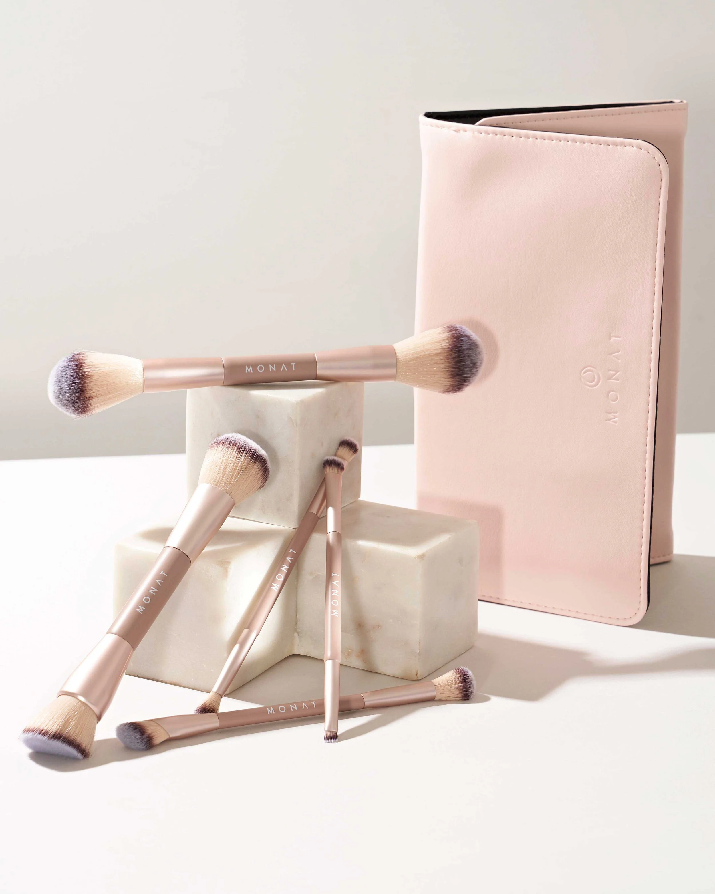 MONAT_Makeup-Brushes_7908-copyw.jpg