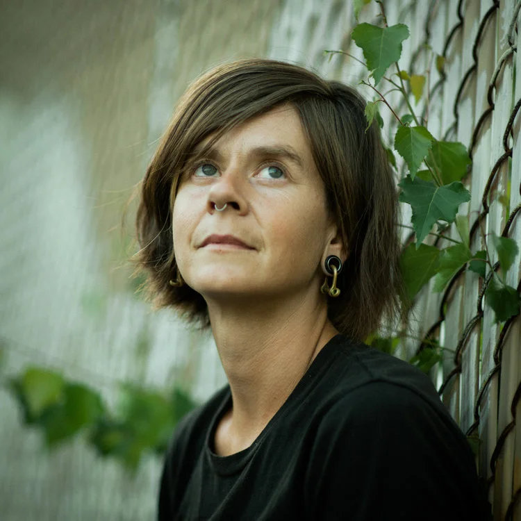 Thea+Gahr+bio+photo.jpg