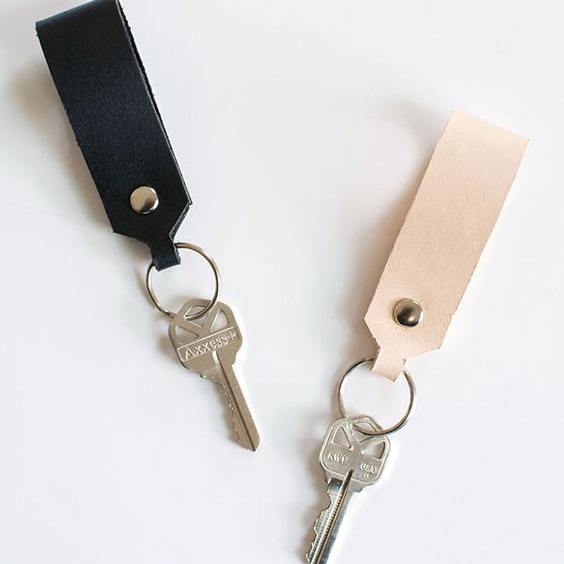 DIY Leather Loop Keychain by HOMEYOHMY