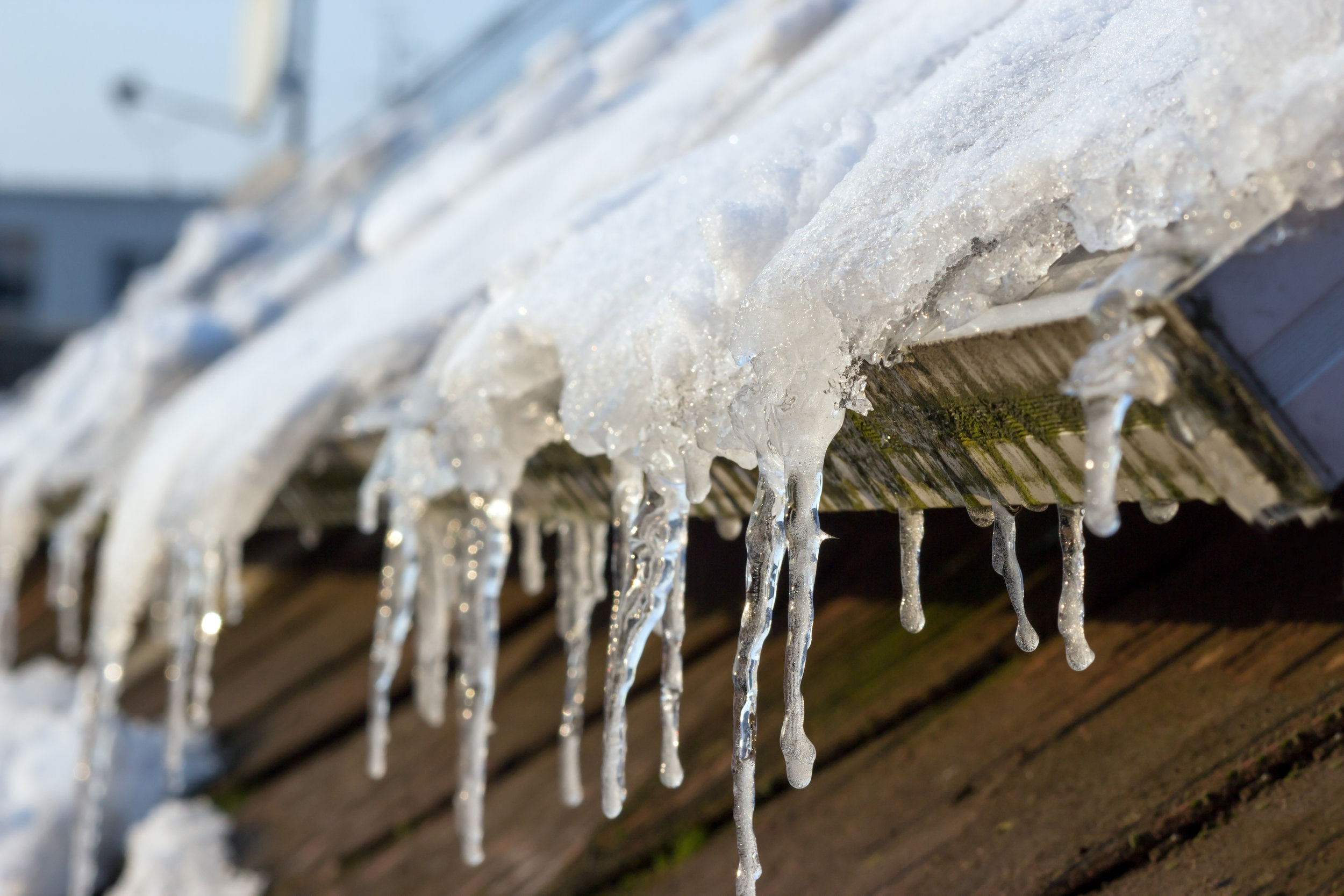 Ice and Winter Damage to Roof Maxx Roofing.jpeg