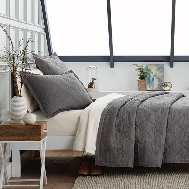 Lush linens are always inviting.