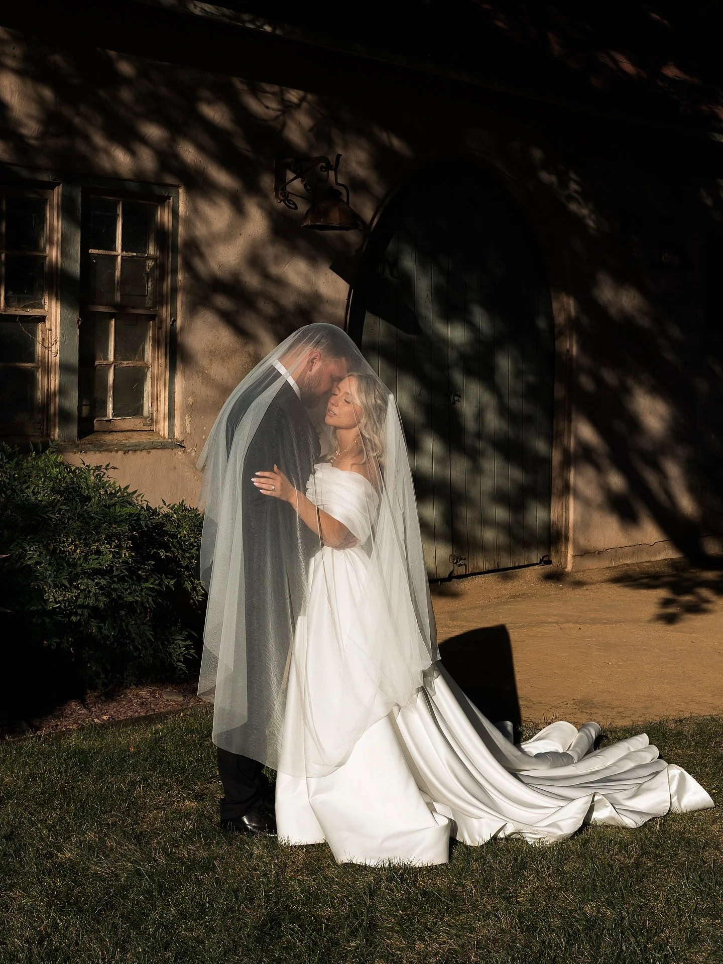 Emily &amp; Mark | October 5th 2025 | what an absolute honor photographing such a charming wedding. Wasn&rsquo;t easy picking out photos to post but I hope you guys enjoy a small sneak peak. 

Amazing Vendor team:
Coordinator: @coordinatedbylove 
Ven