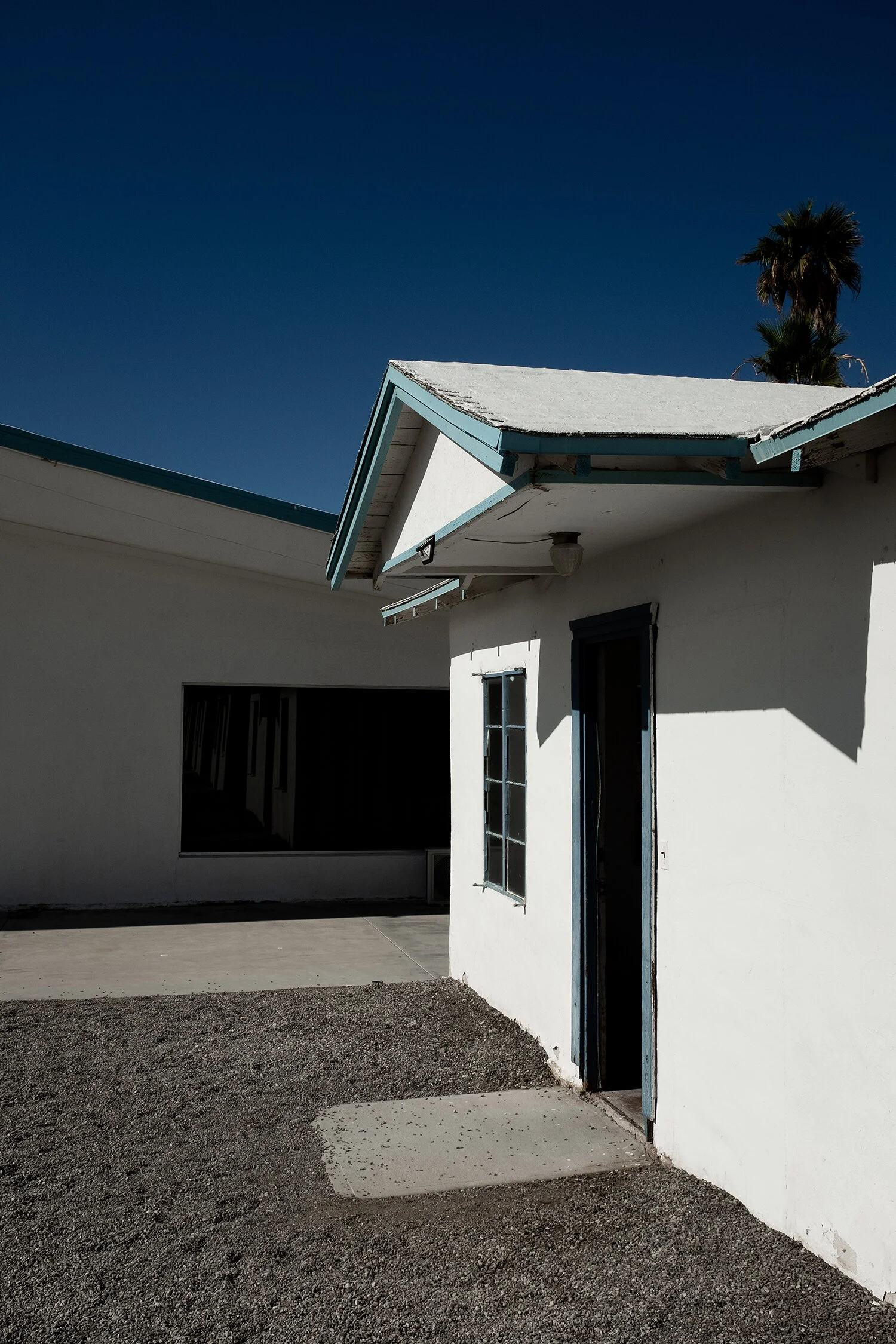 AmboyMotelBuilding.jpg