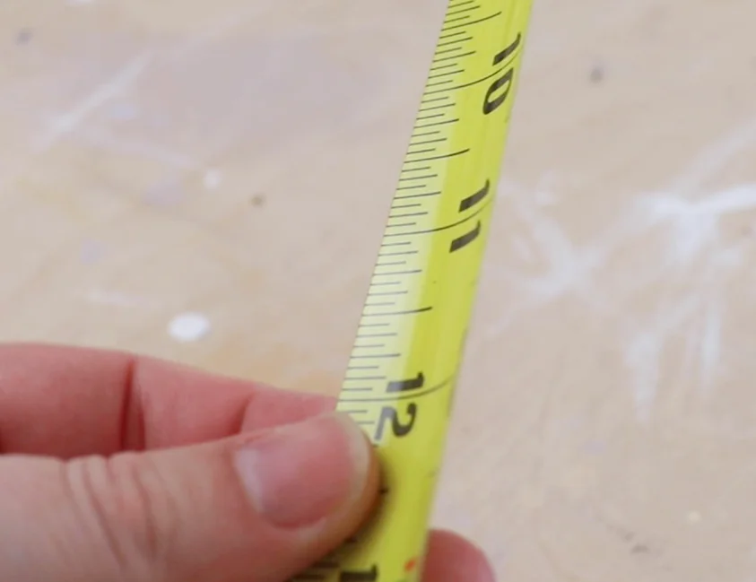 Secrets of a tape measure the curve on a measuring tape