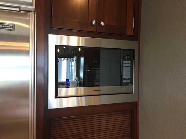 Panasonic microwave, model # NN-SN643S