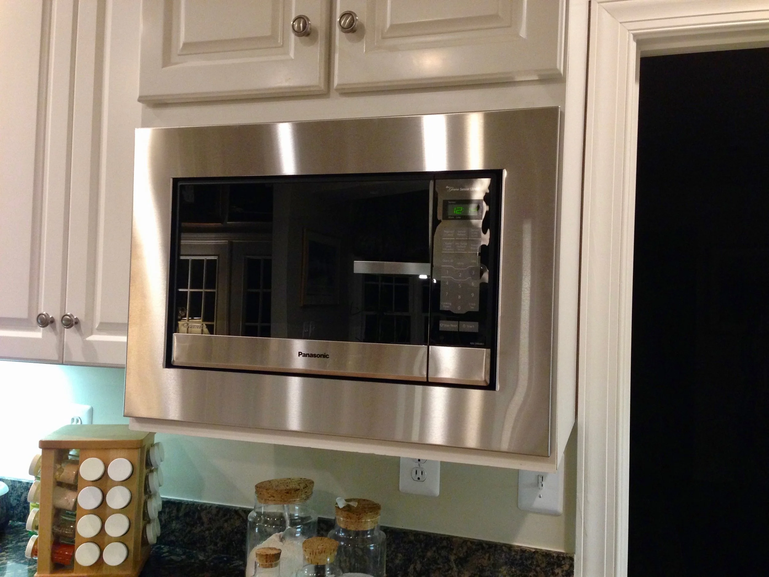 27" Custom trim kit for a Panasonic microwave, model # PNNSN686S
