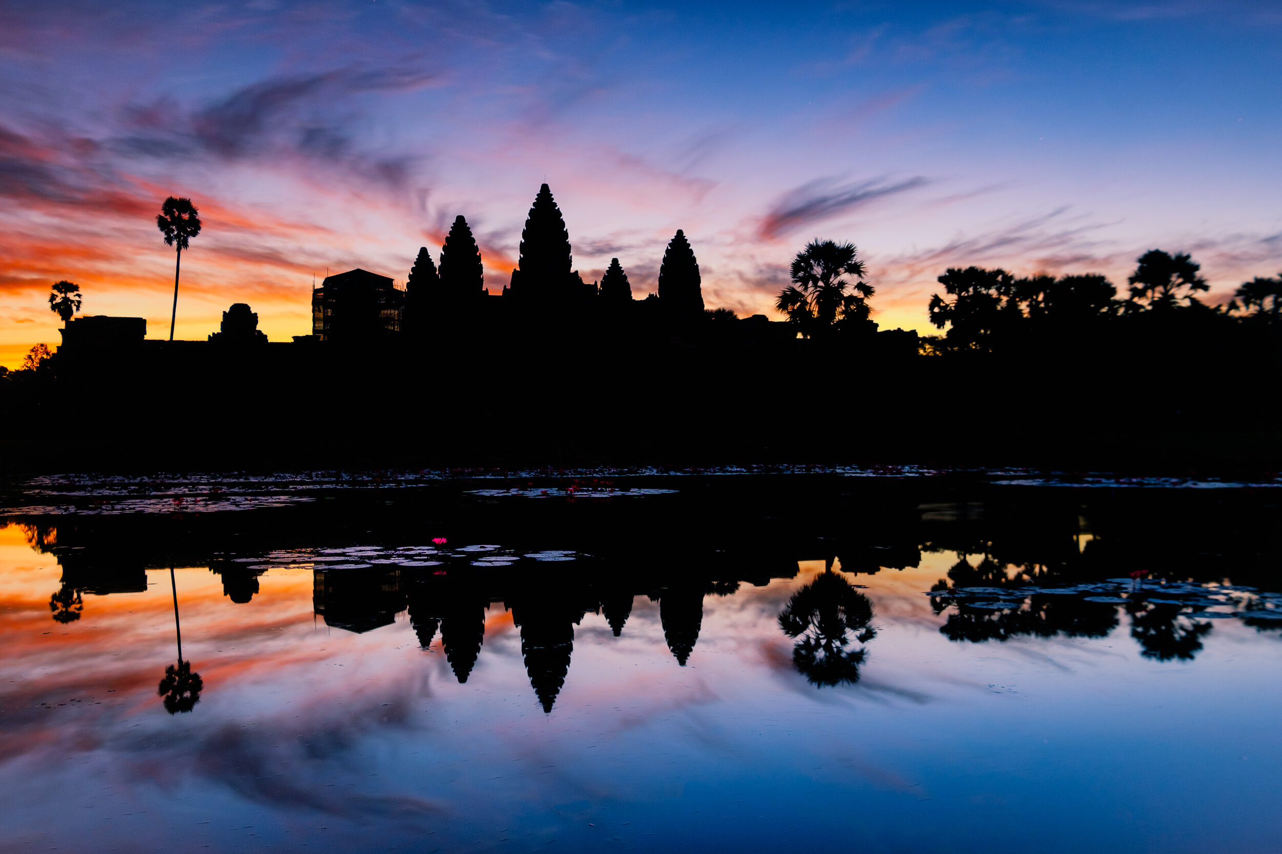 ANGKOR_WAT_XPR2_20170118_065942_EDIT740© R Cawthra 2016.jpg