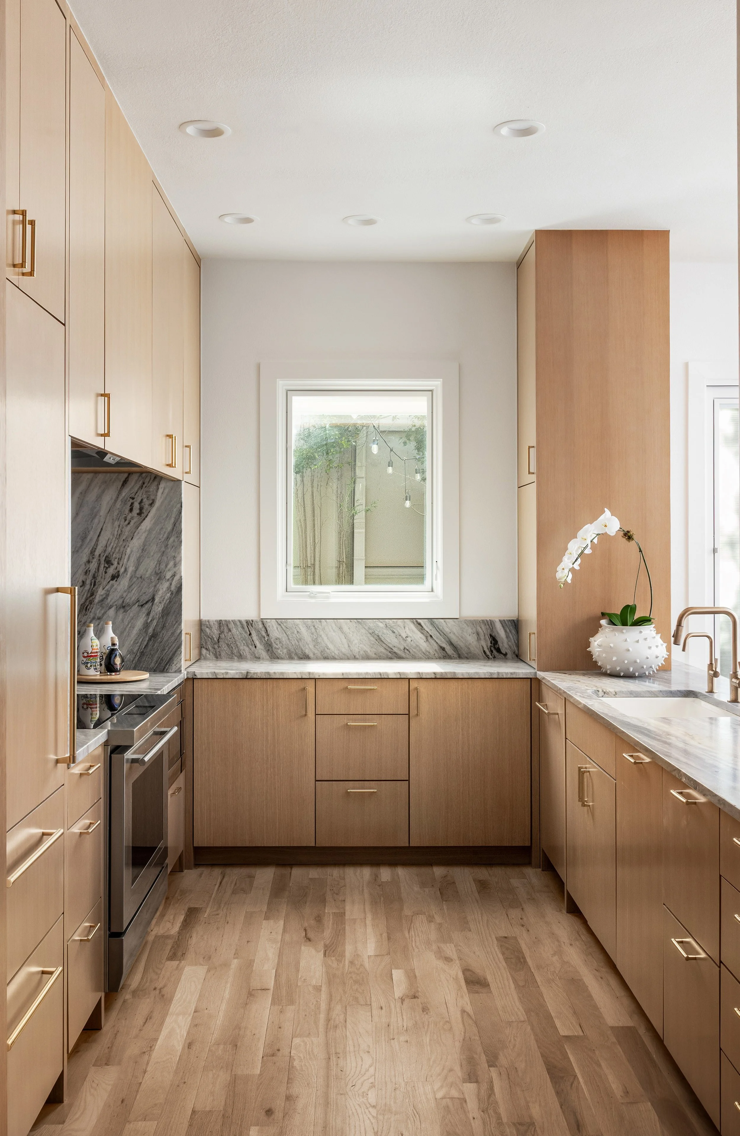 Kitchen 2-Edit(Crop).jpg