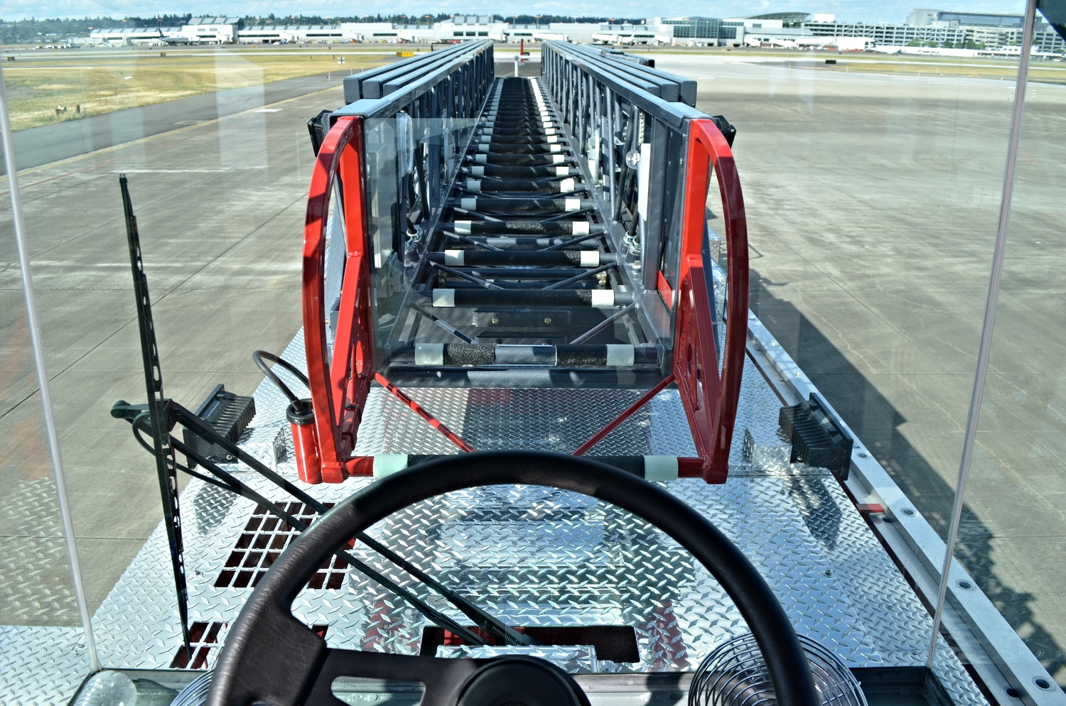 Click to enlarge (Pictures from the tiller cab do not always represent the most accurate view)