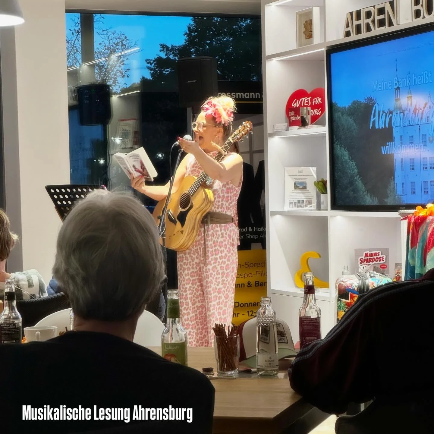 Was f&uuml;r ein wundervoller Abend das war. Ich bin noch ganz beseelt. Einmal nach Hawaii, aber bitte mit Humor, Herz und Abenteuerlust! Ich freue mich auf mehr und MEER 🥰🩷💫