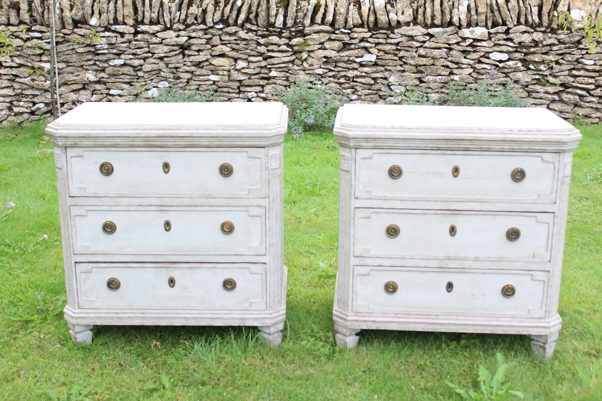  Stunning pair of matching chest of drawers ; plain top.