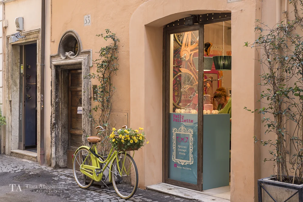 Pretty bicycle on Via dei Coronari.