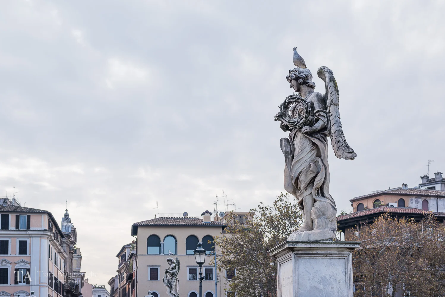 One of the statues on Saint Angelo's bridge.