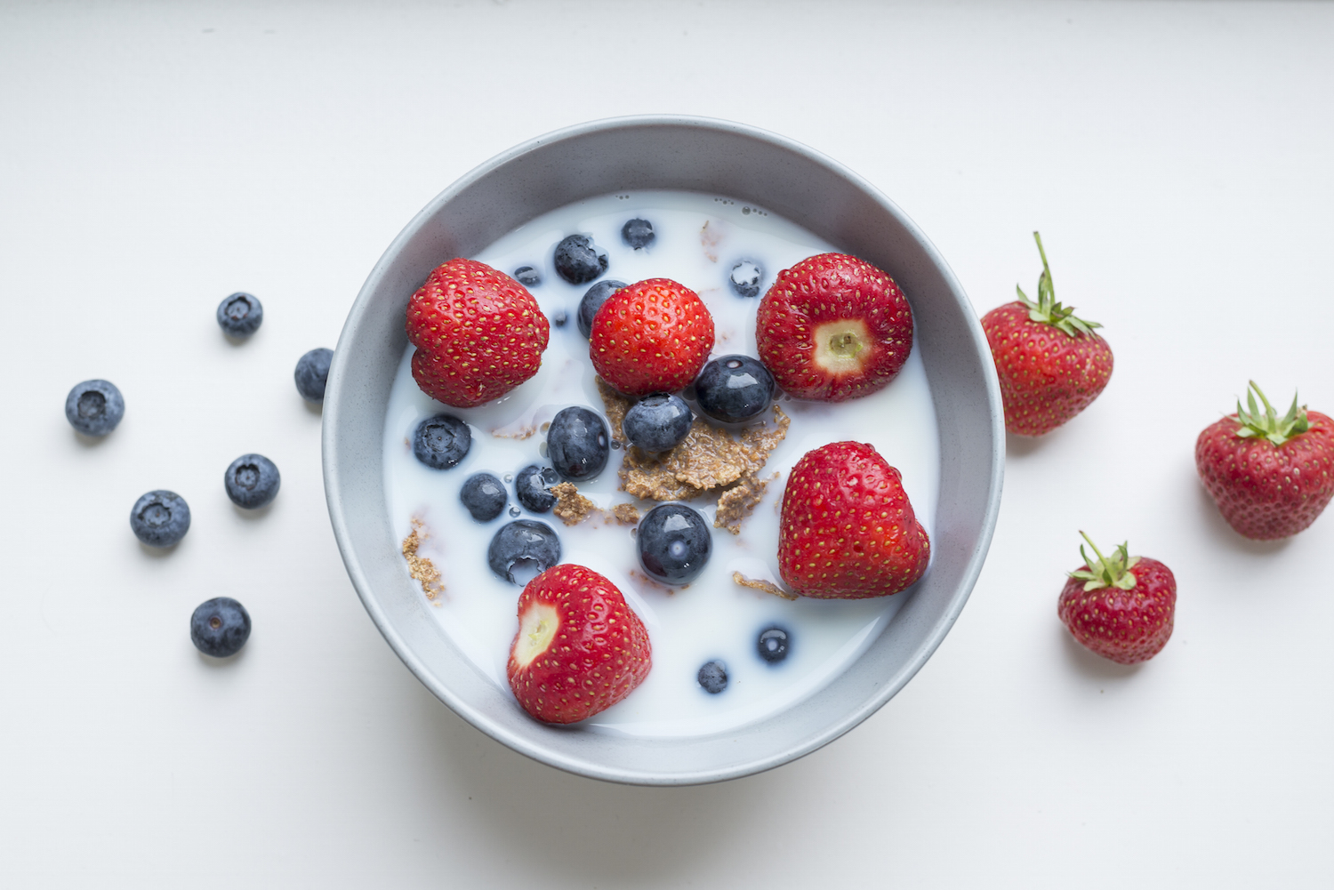 Breakfast cereal with summer berries.jpg