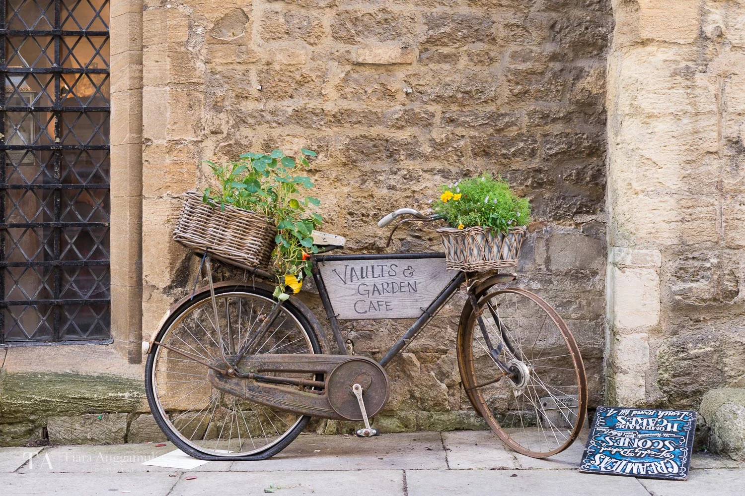 Vaults Garden and Cafe signage.