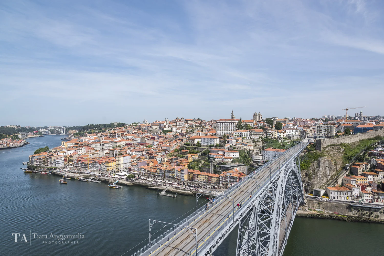 A view of Porto's Luiz Bridge and Ribeira.