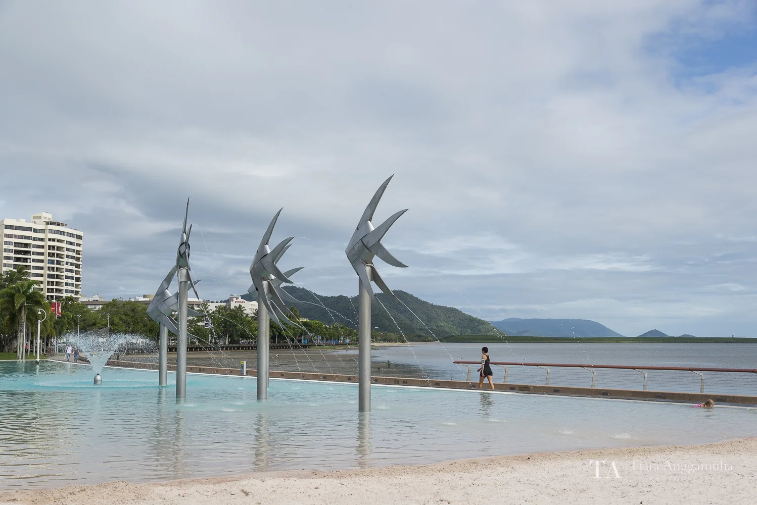 The sculpture on the Esplanade.