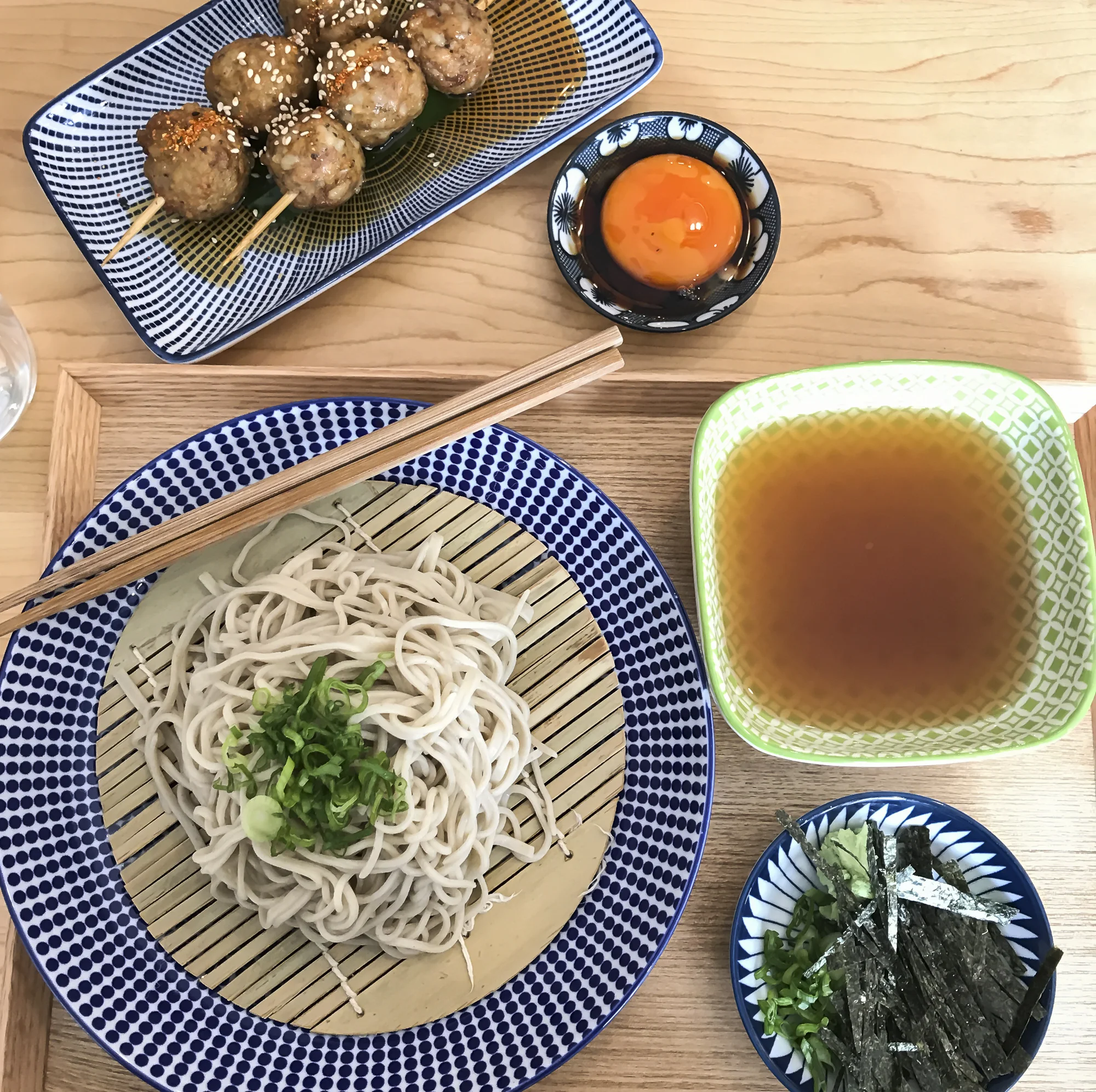 Cold udon noodle with chicken skewers.