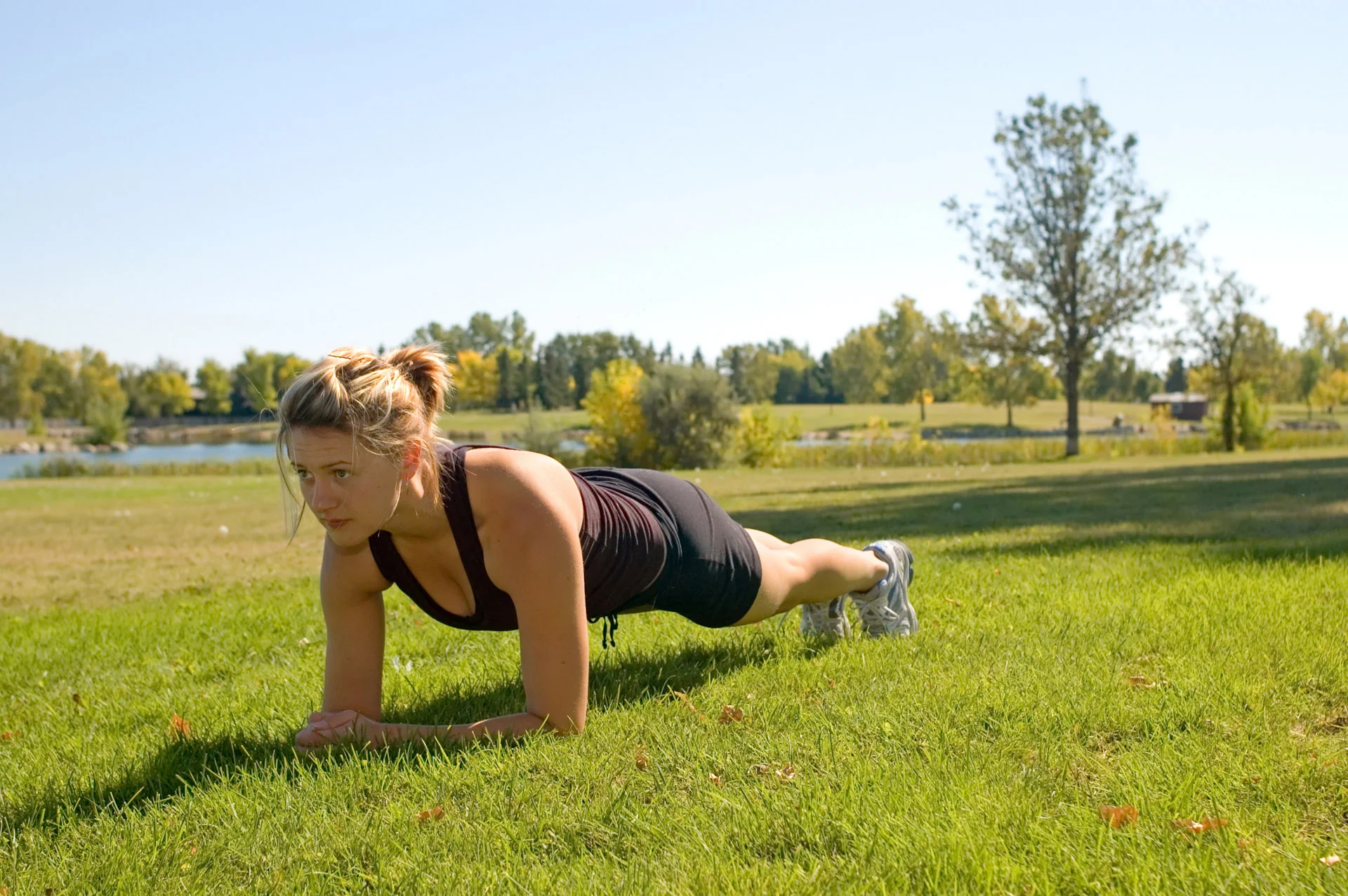 plank-woman-on-grass.jpg