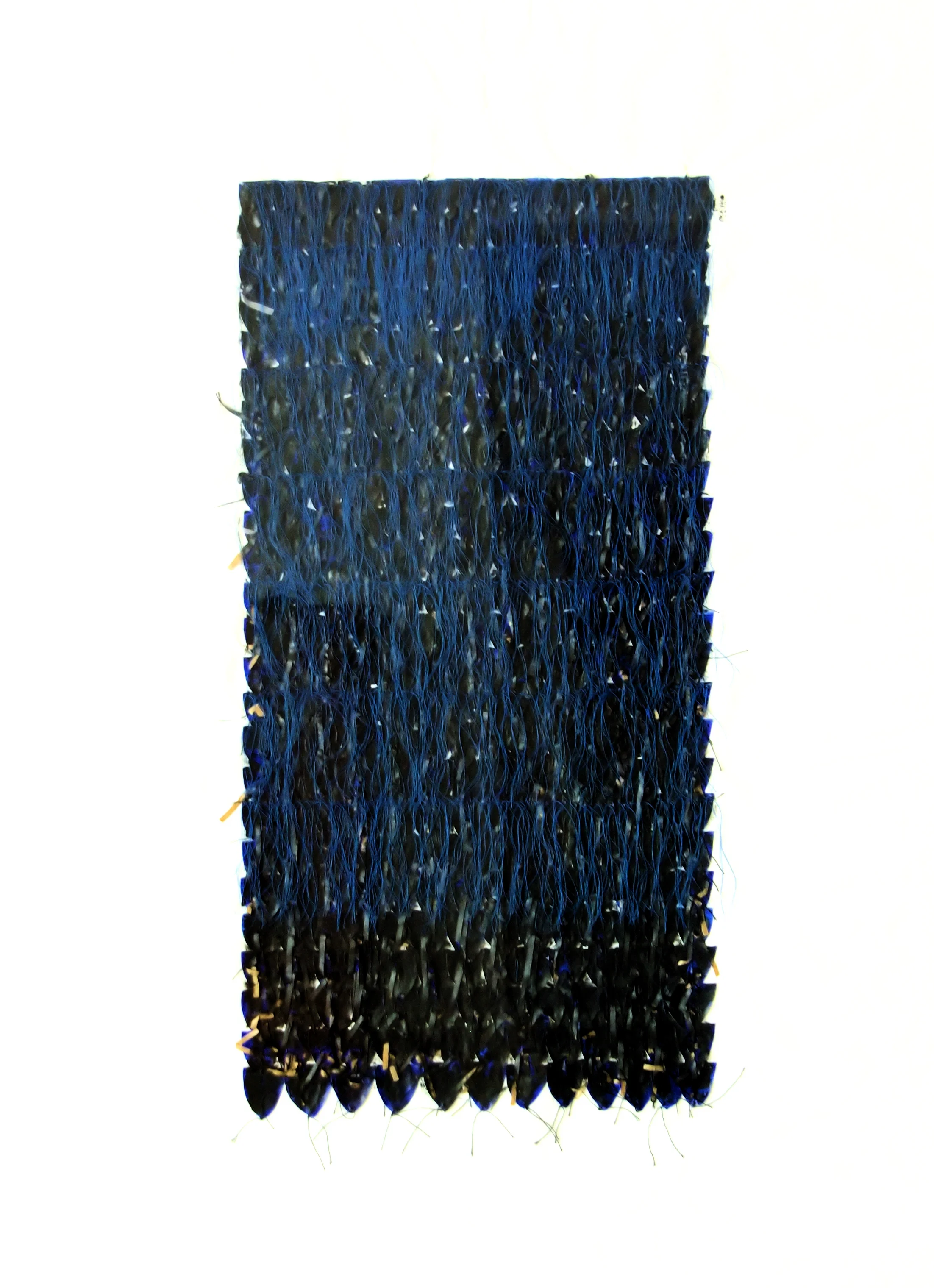 "Zaghaftes Blau", 2017, 94x64cm, Acryl und Faden auf Papier