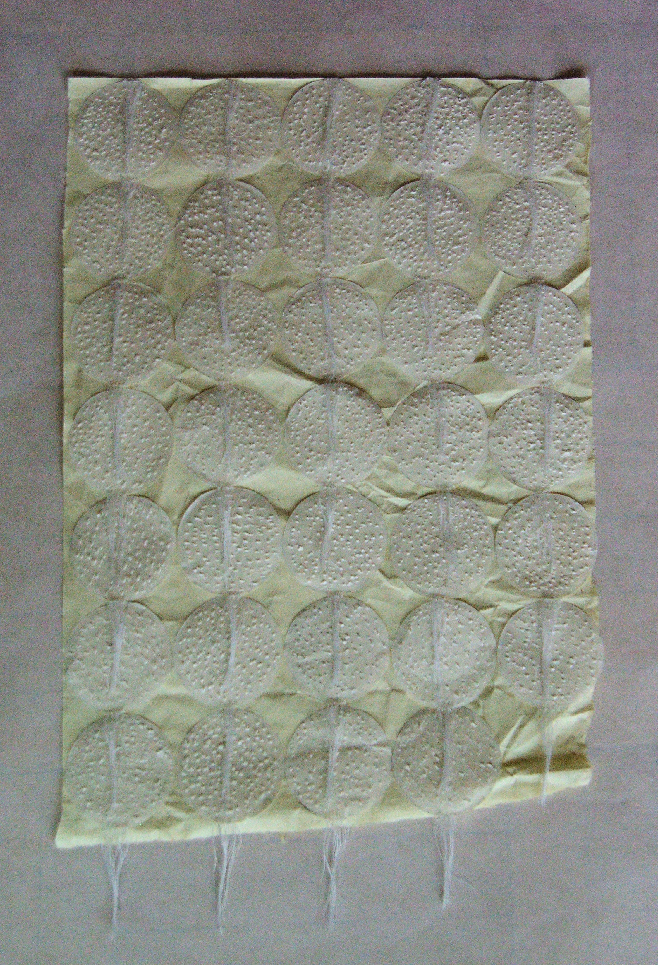 Ohne Titel, 2017, Papier und Faden