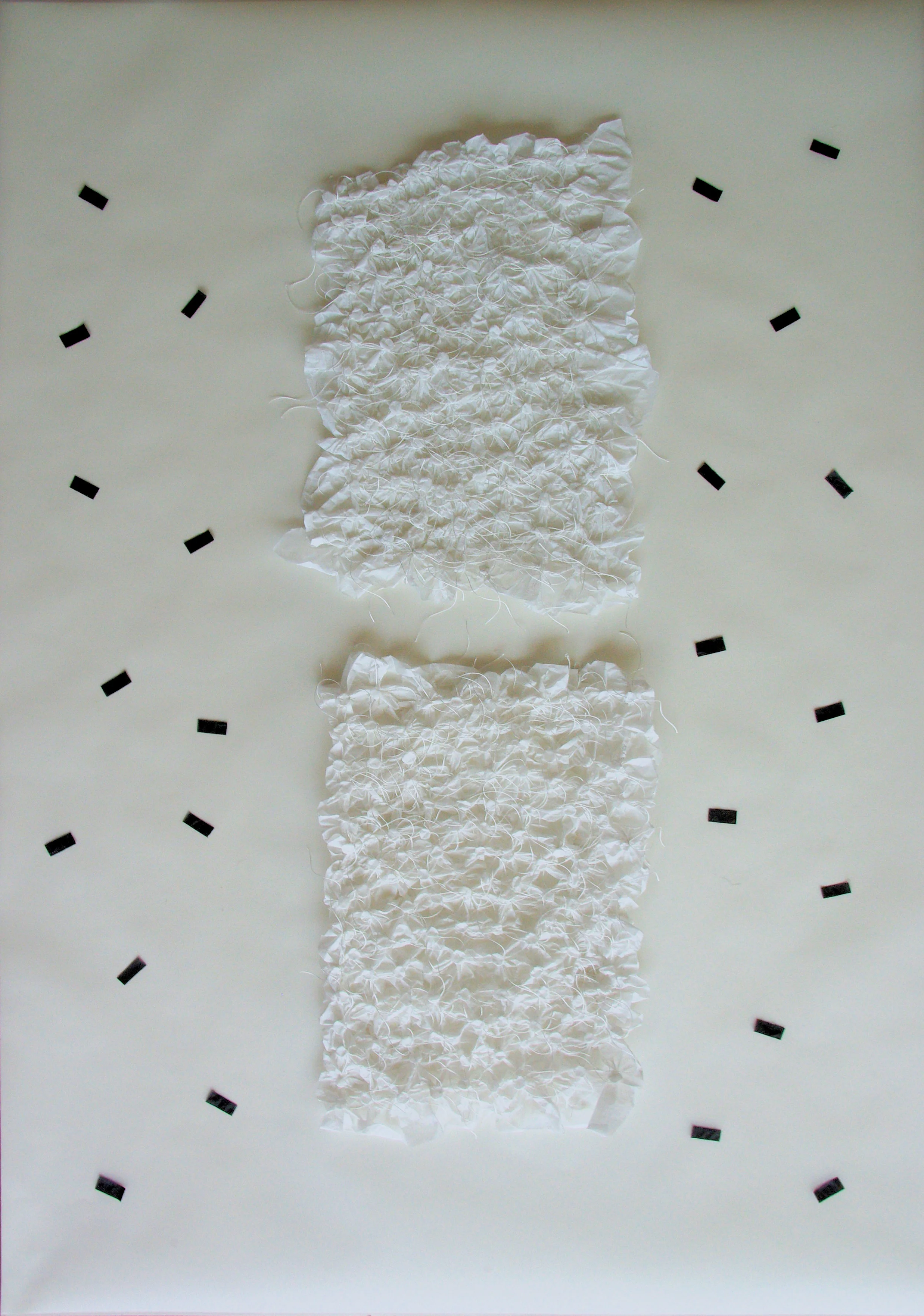 "Weiße Weite", 2019, Papier, Faden, Acryl, 100 x 70 cm