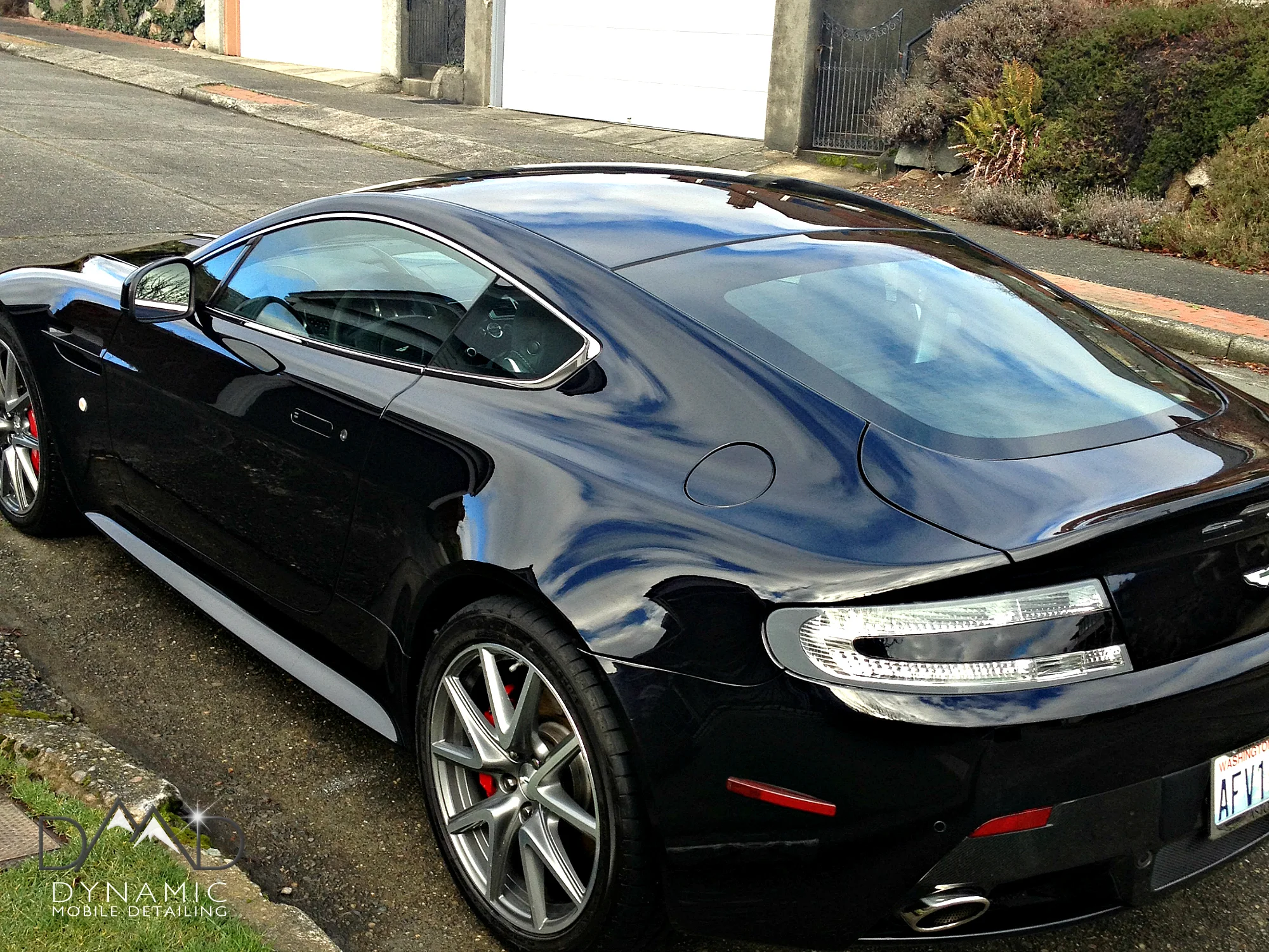 Aston Martin-2.jpg